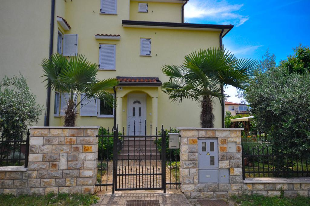 Ana M Apartments Novigrad  Exterior photo