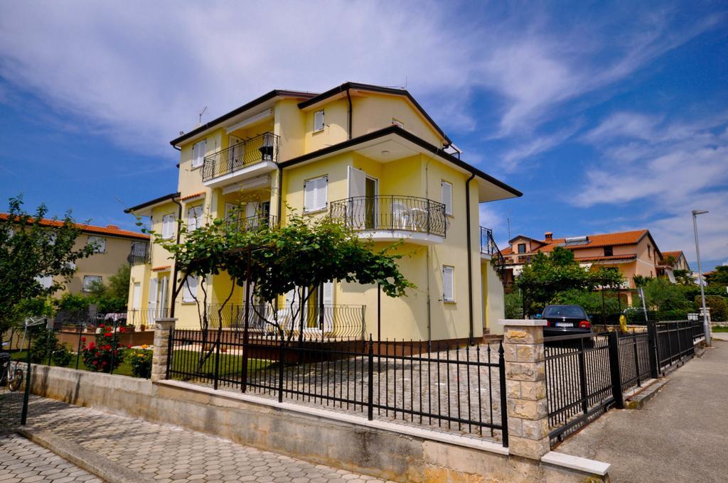 Ana M Apartments Novigrad  Exterior photo